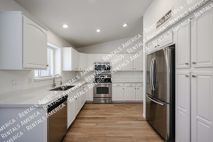 Building Photo - 2276 S Bahama Dr
