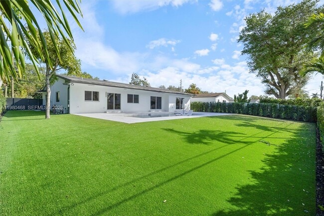 Building Photo - 1840 NE 199th St