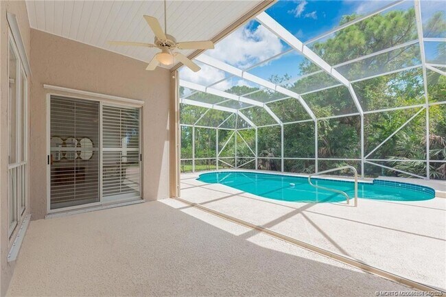 Building Photo - 376 NW Canna Way