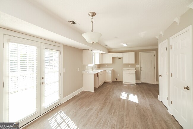 Building Photo - 2190 Surrey Trail