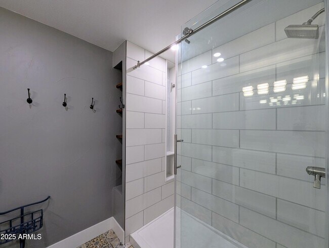 Building Photo - 6125 E Indian School Rd