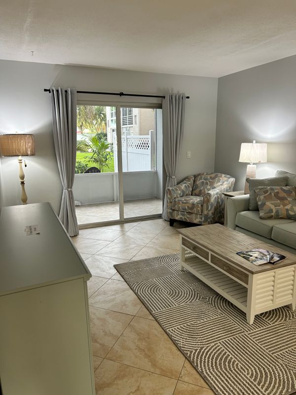 Building Photo - 2300 NE 1st Ln