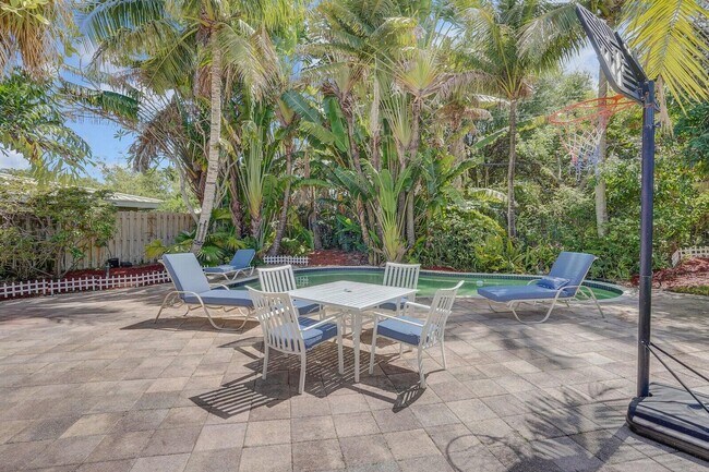 Building Photo - 254 NW 6th Ave