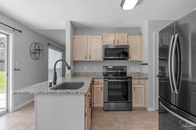 Building Photo - 6545 Fern St