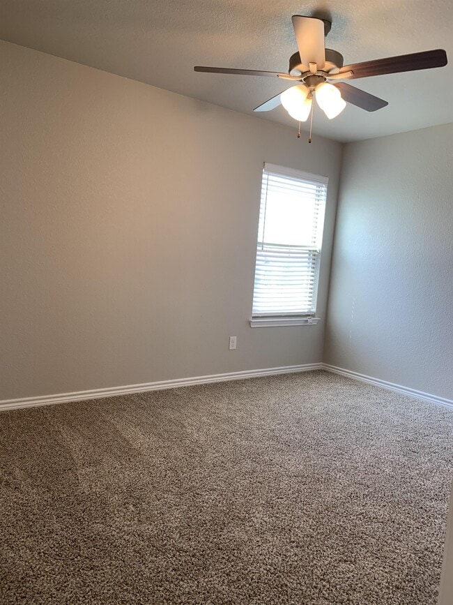 Building Photo - 7611 Stonehollow