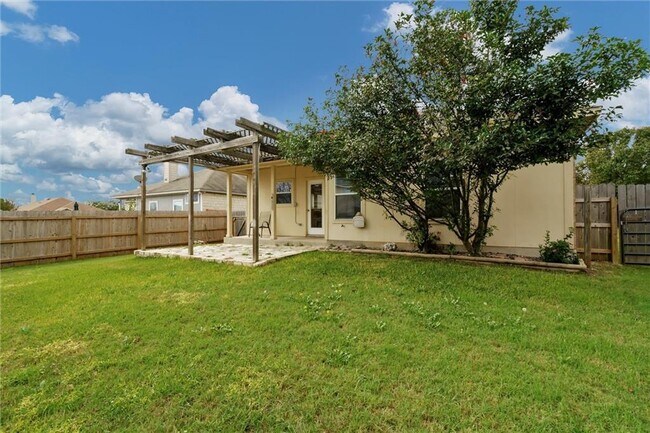 Building Photo - 702 Pampas Ricas Dr