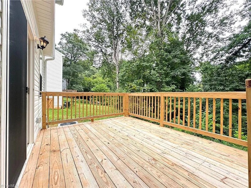 Building Photo - 1086 W Bank St