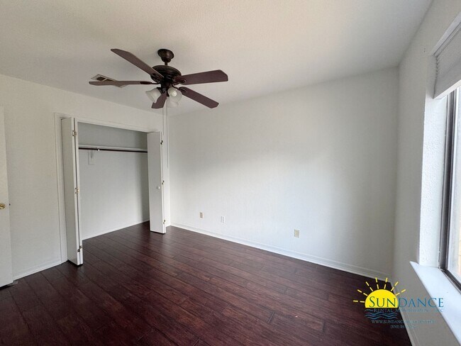 Building Photo - Charming Downtown Condo in Fort Walton Beach!