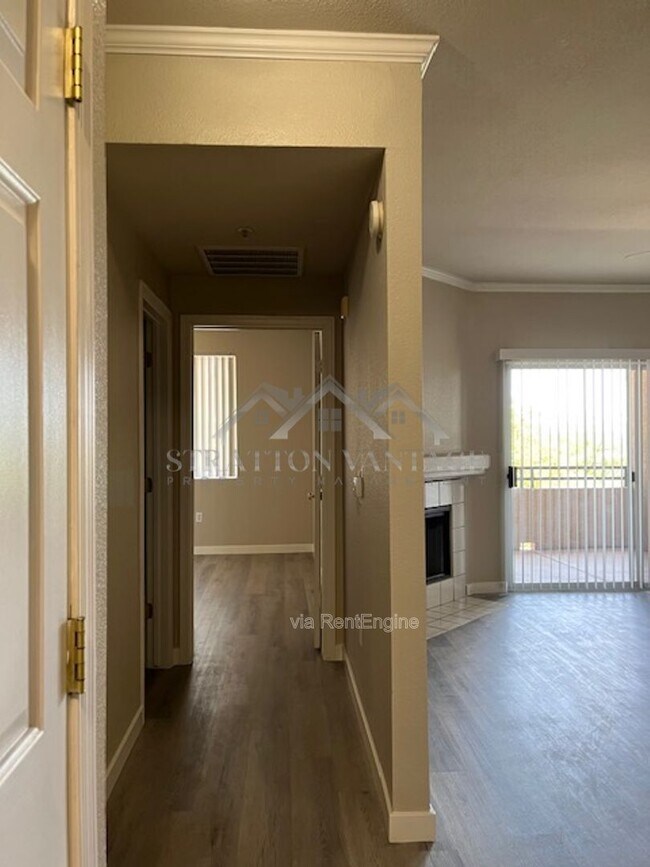 Building Photo - 5401 E Van Buren St