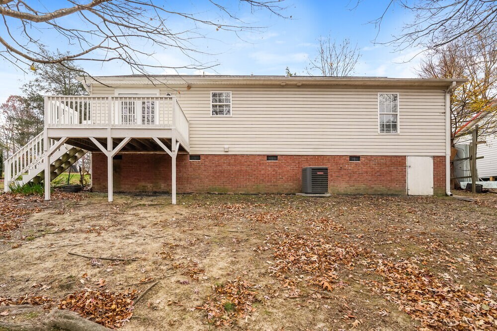 Building Photo - 104 James Ave