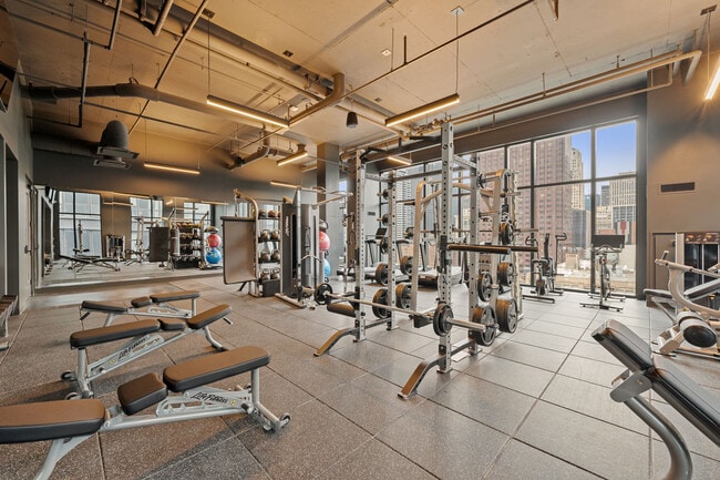 Building Photo - 633 S LaSalle St