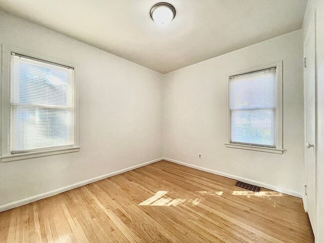 Building Photo - Stunning 4 Bedroom House in Richfield!