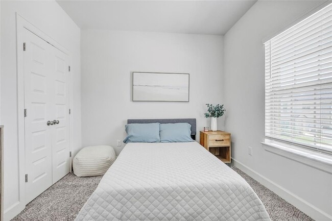 Building Photo - 2714 Sebring Cir