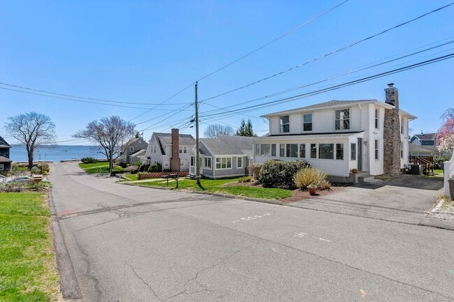 Building Photo - 14 2nd Ave