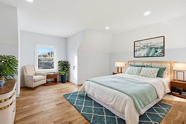 Building Photo - 438 Talbot Ave