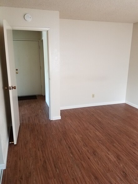 Building Photo - 834 Carlita Cir