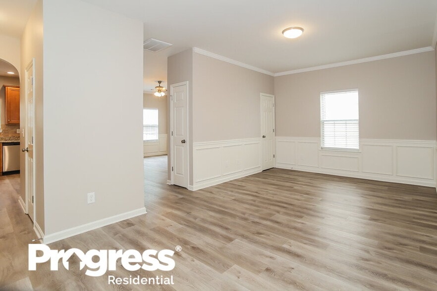 Building Photo - 307 Hidden Creek Ln