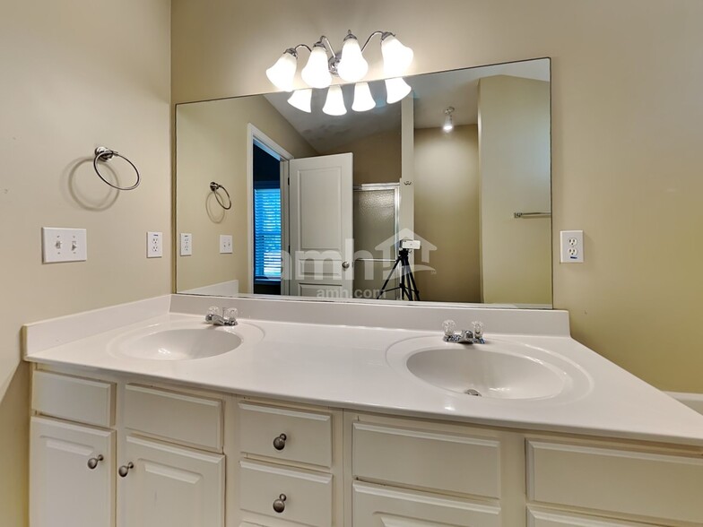 Building Photo - 414 Arrowhead Trl