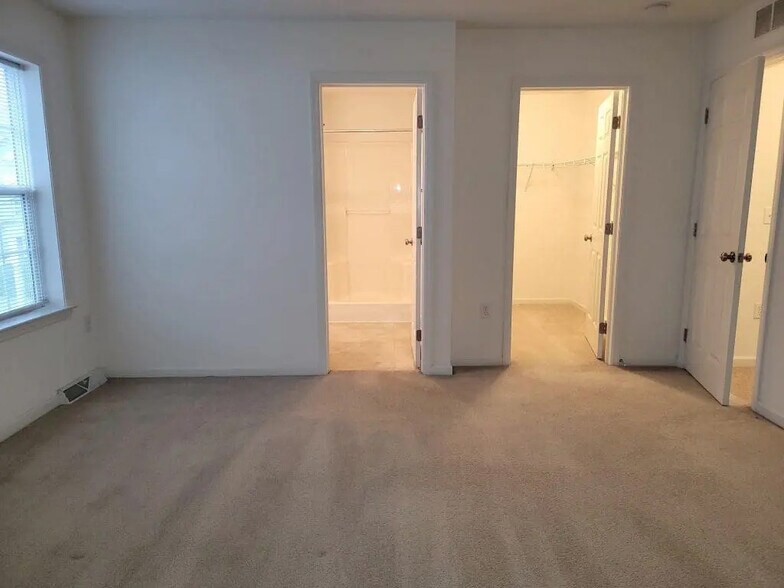 Building Photo - 701 Winding Ln