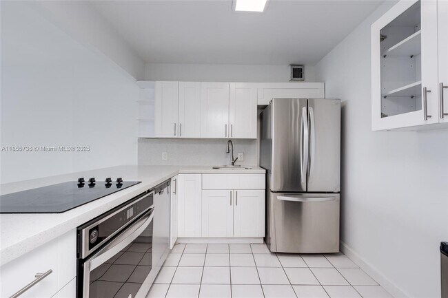 Building Photo - 100 Bayview Dr