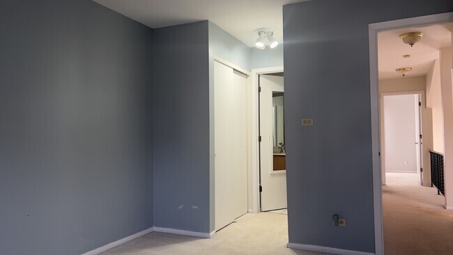 Building Photo - 385 Grissom Ct