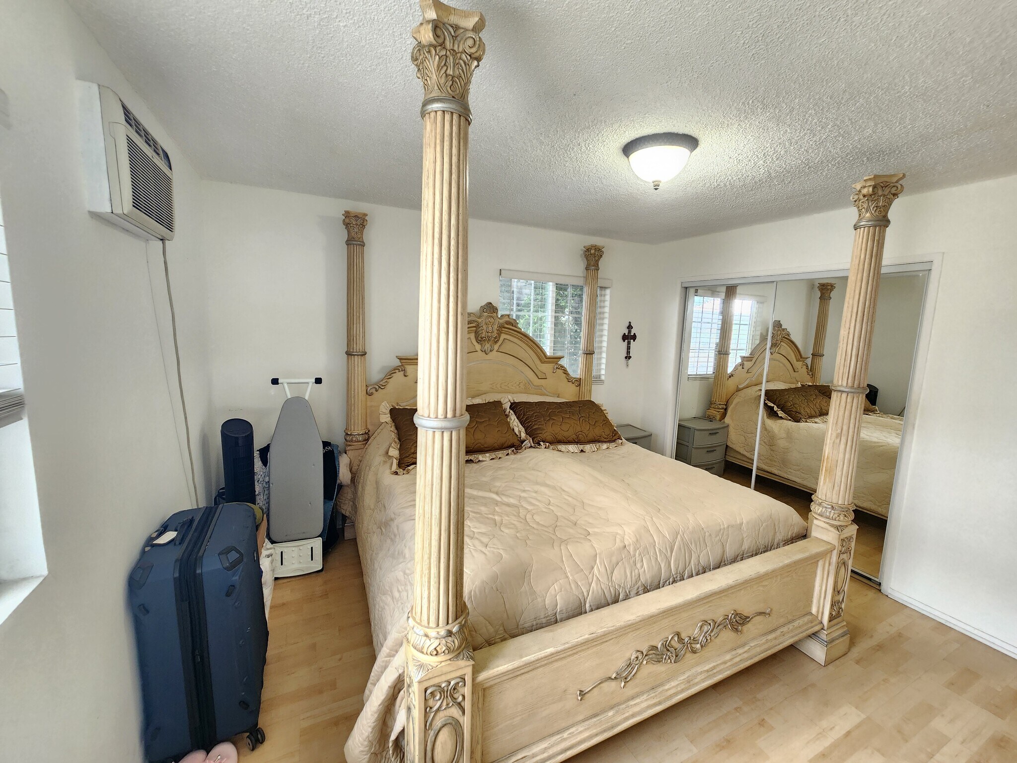 Building Photo - 6904 Radford Ave