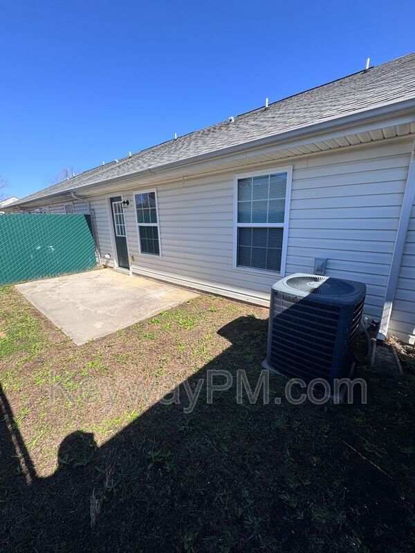 Building Photo - 669 Brook Trail