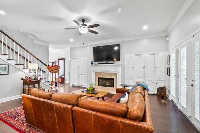 Building Photo - Beautiful 5 Bed 3.5 Bath Home! Available Summer 2026! Book Your Tour Today!