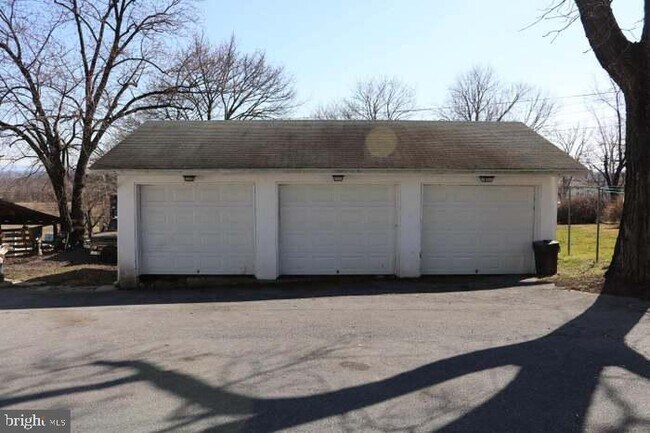 Building Photo - 627 Hammonds Mill Rd