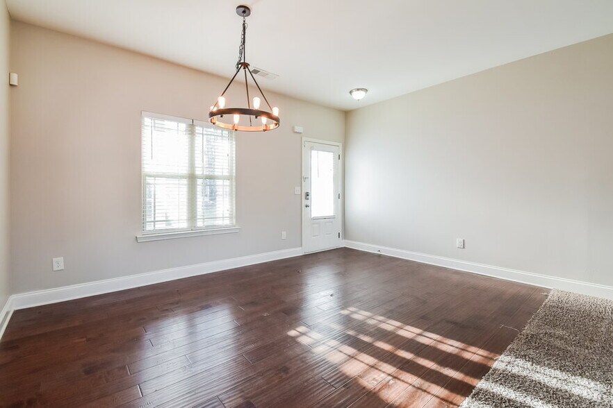 Building Photo - 547 Joneus Dr