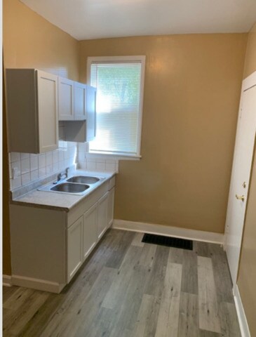 Building Photo - 739 E 90th St