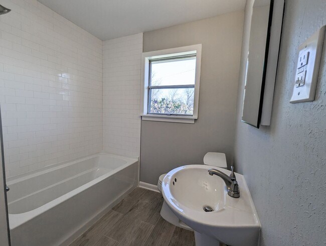 Building Photo - 4012 Stuart Ave