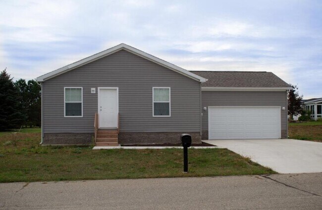 Primary Photo - 558 Bowline Blvd