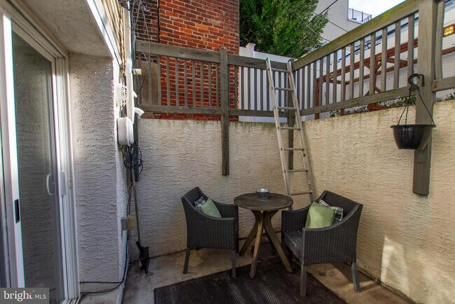 Building Photo - 1814 Christian St