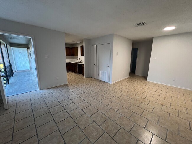 Building Photo - 406 Herbert Rd