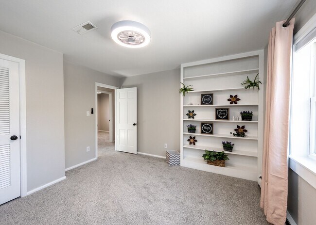 Building Photo - Cozy Home Centrally located Colorado Sprin...