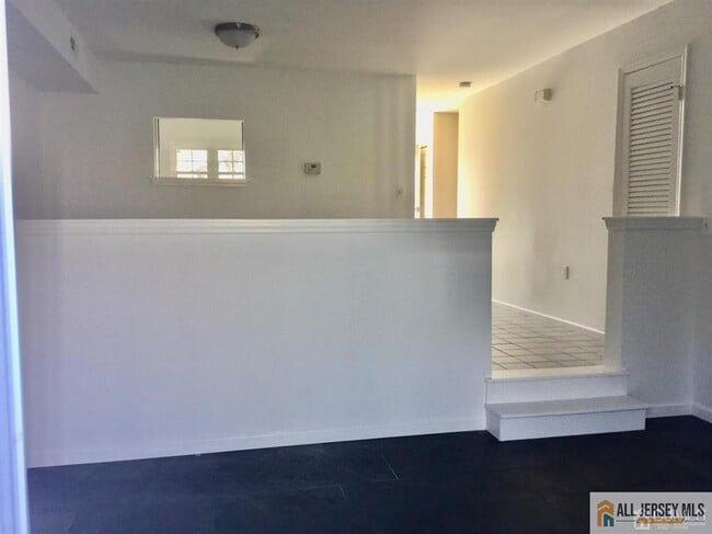 Building Photo - 682 Darlington Dr