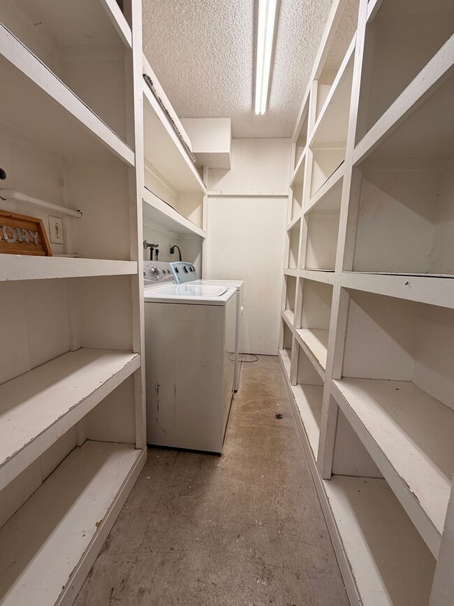 Building Photo - Beautiful Bay Ridge Cul-de-Sac Townhome