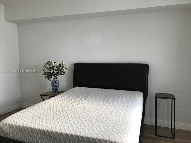 Building Photo - 7900 Harbor Island Dr