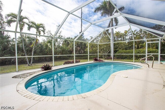 Building Photo - 1380 Albatross Rd