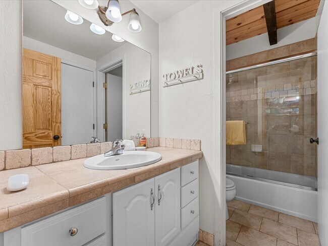 Building Photo - LONG-TERM RENTAL: Updated Townhome in Prime Location! 2 Bedrooms & Loft, Fully Furnished!