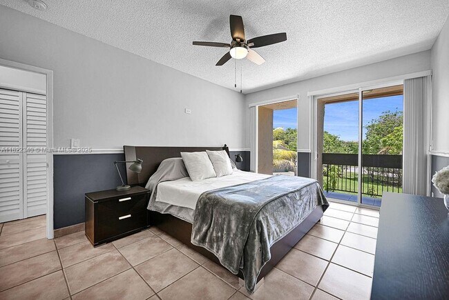 Building Photo - 9133 Fontainebleau Blvd