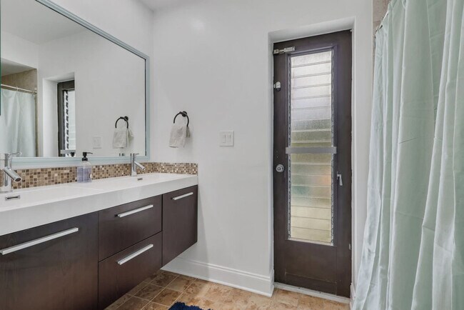 Building Photo - 758 103rd Ave N