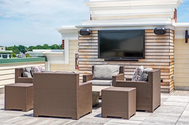 Building Photo - 201 Willett Ave