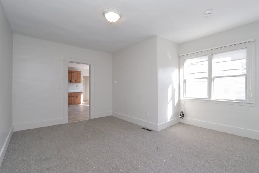 Living Room - 32 Parker St