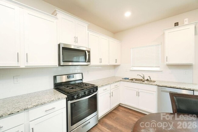 Building Photo - 8140 Clairwood Dr