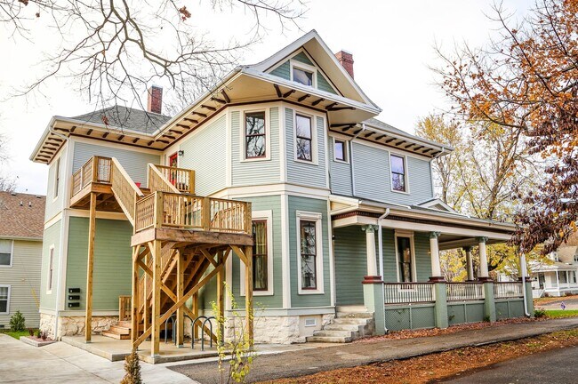 Building Photo - 1144 E Walnut St