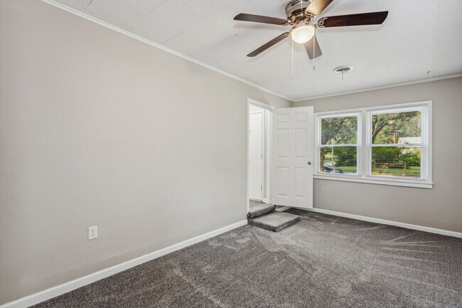 Building Photo - Spacious 4 bedroom home with 2 car garage