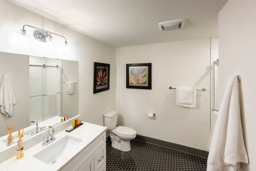 Building Photo - 350 East Ave