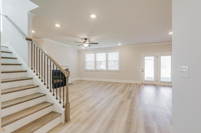 Building Photo - 322 Caledonia Ct